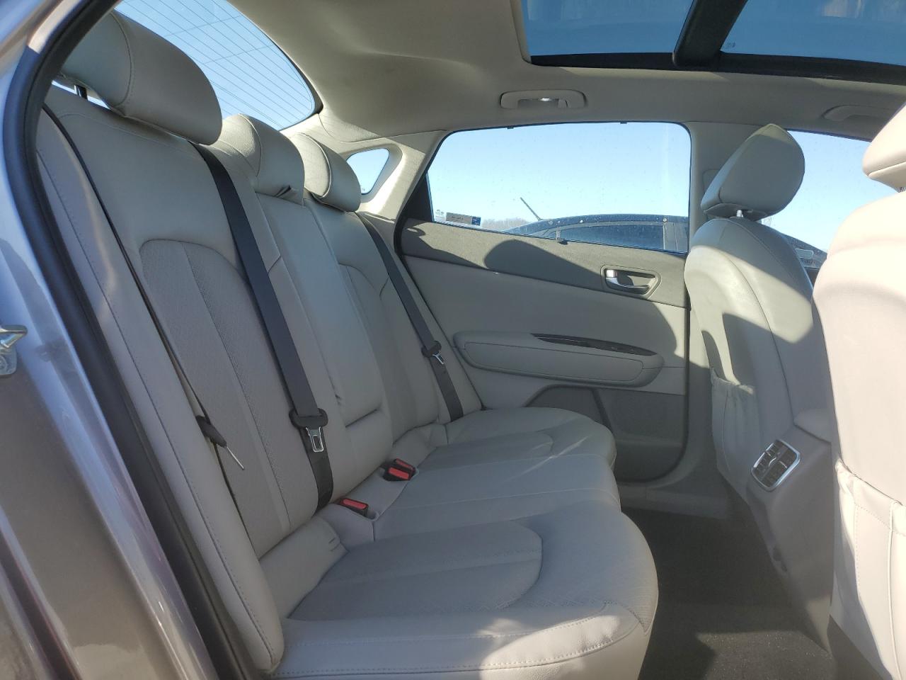 2016 Kia Optima - Image 10
