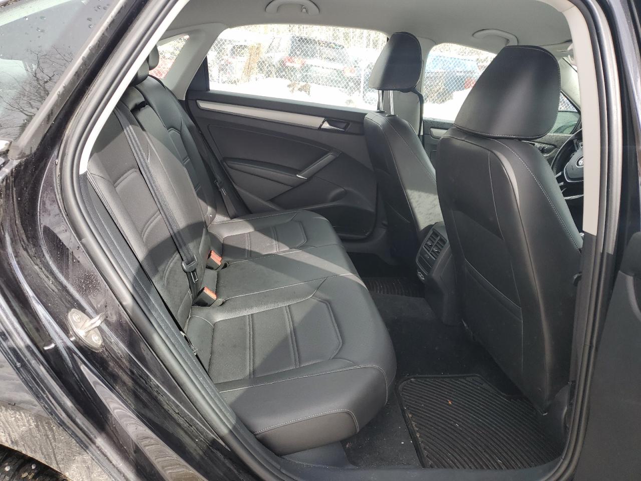 2020 Volkswagen Passat - Image 10