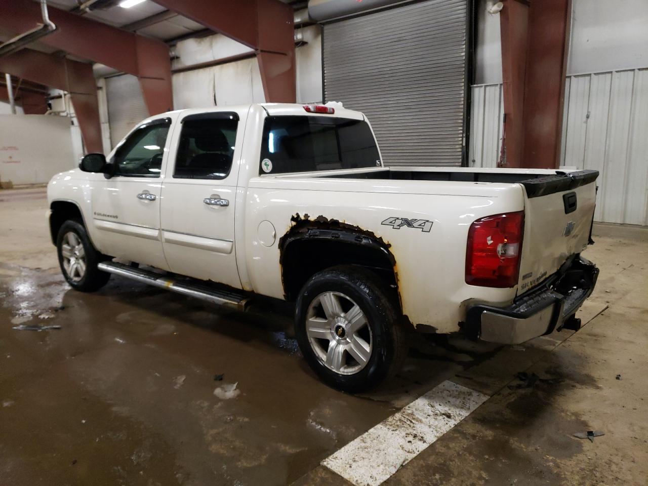 2009 Chevrolet Silverado - Image 2