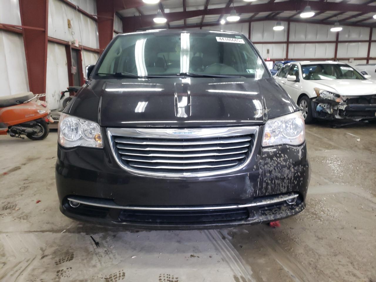 2015 Chrysler Town & Country - Image 5