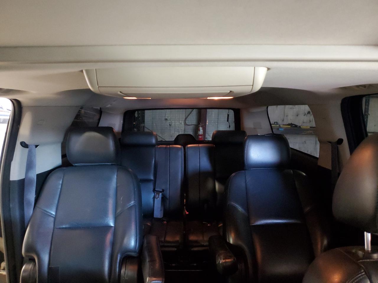 2014 Chevrolet Suburban - Image 10