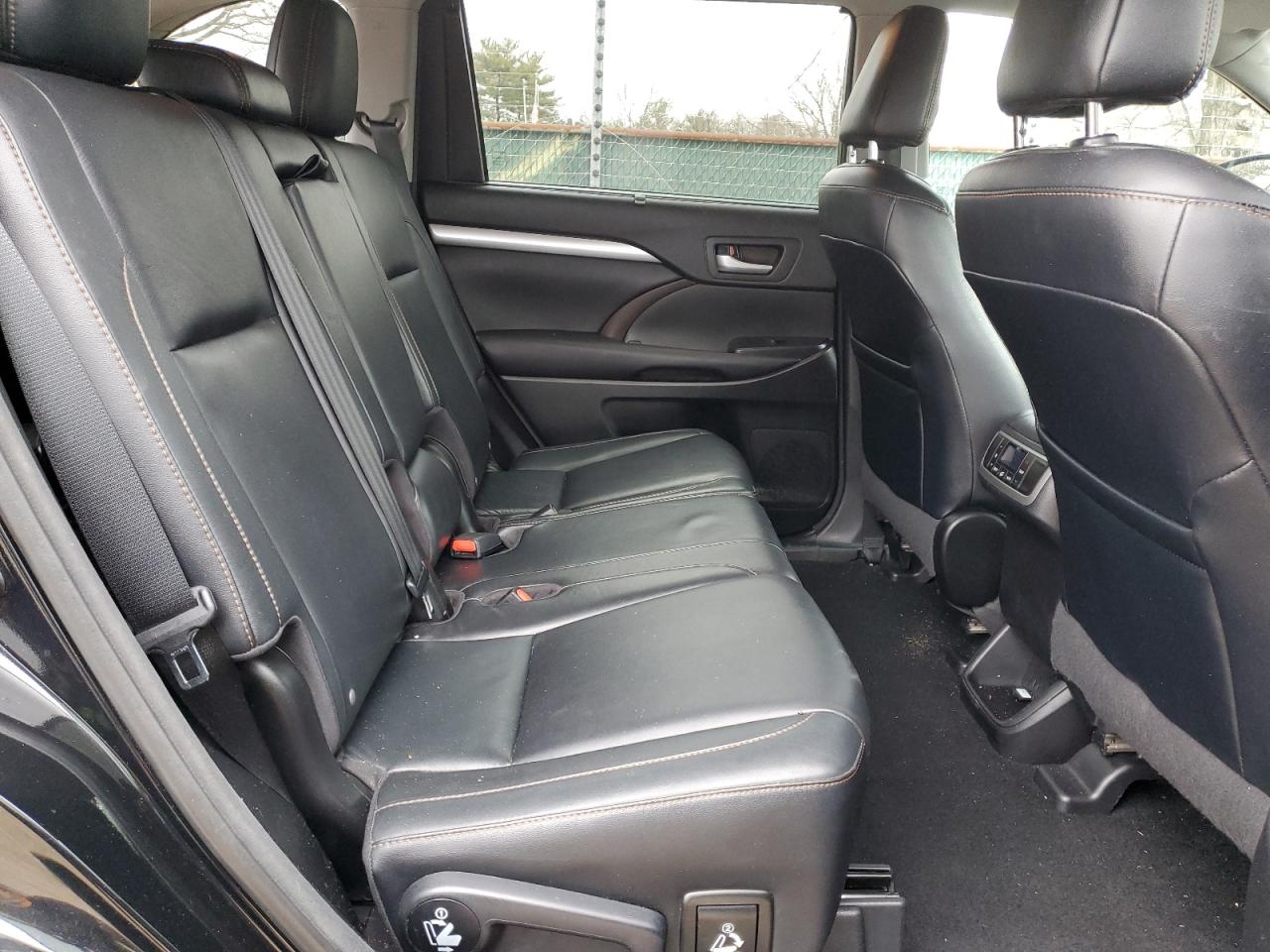 2016 Toyota Highlander - Image 12