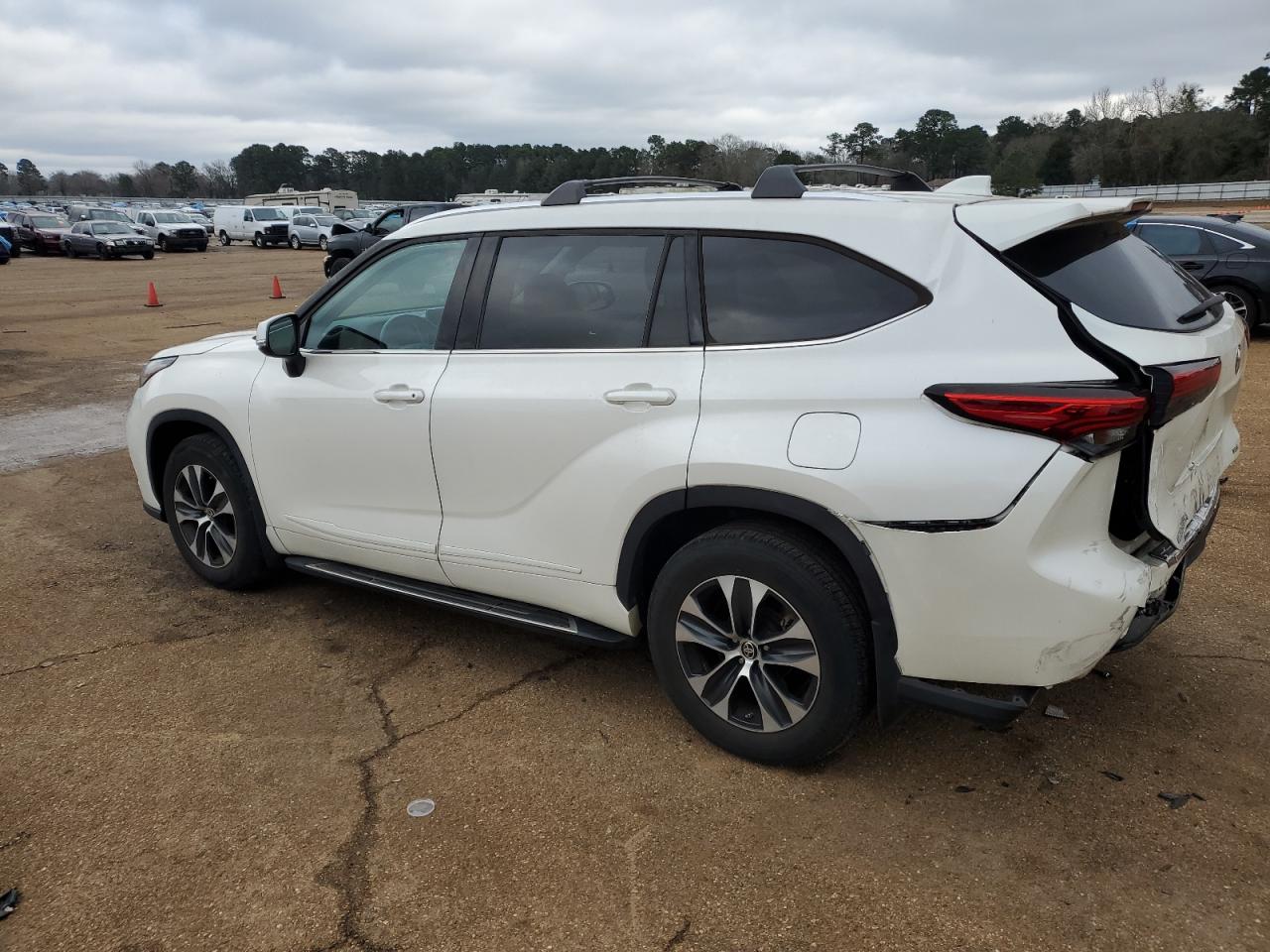 2021 Toyota Highlander - Image 2