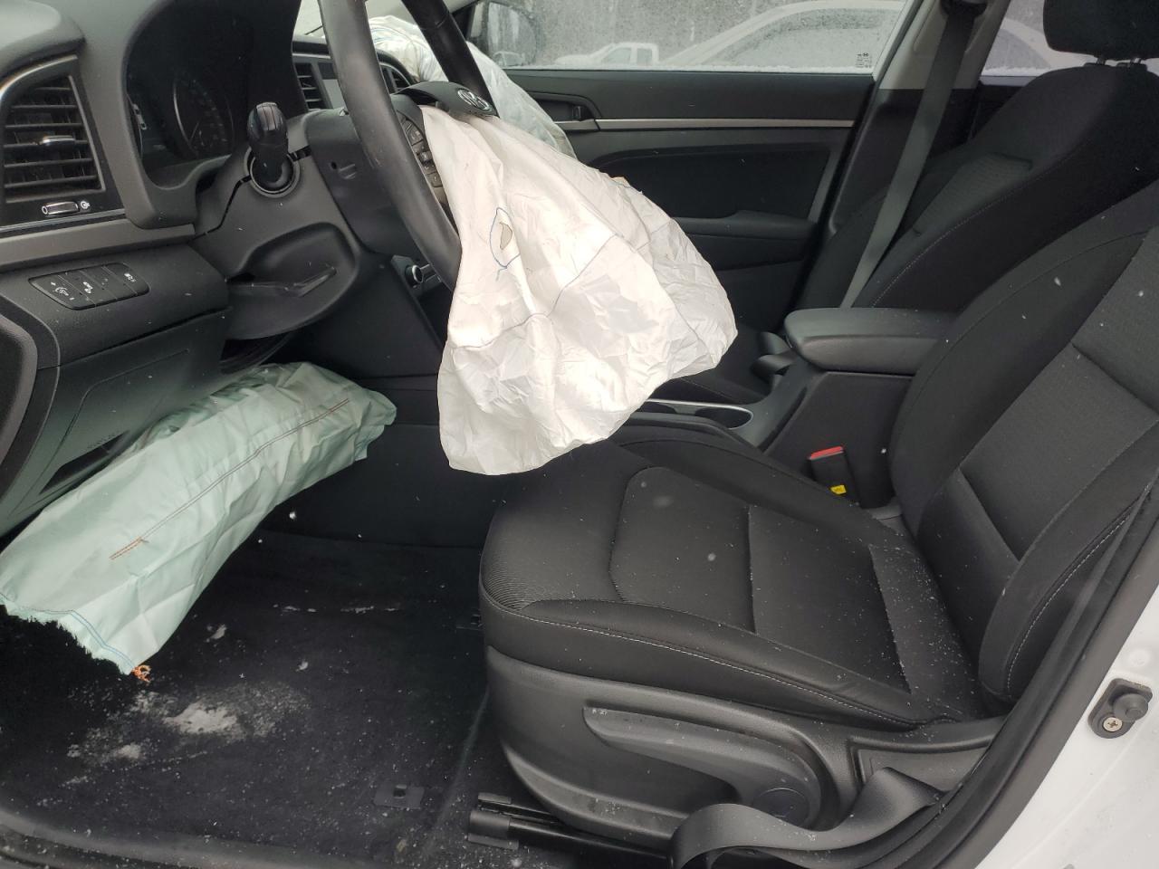 2017 Hyundai Elantra - Image 7