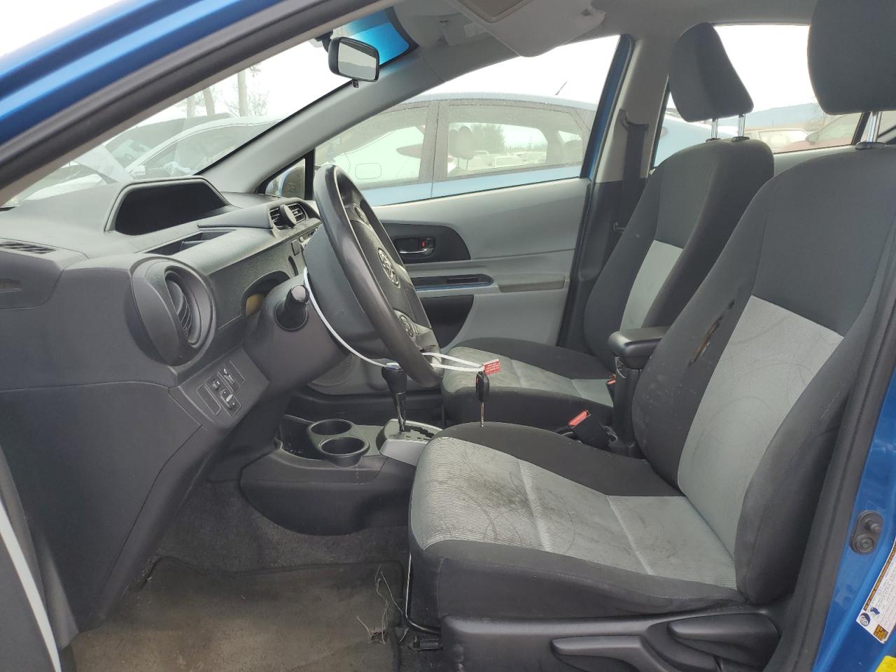 2013 Toyota Prius - Image 7