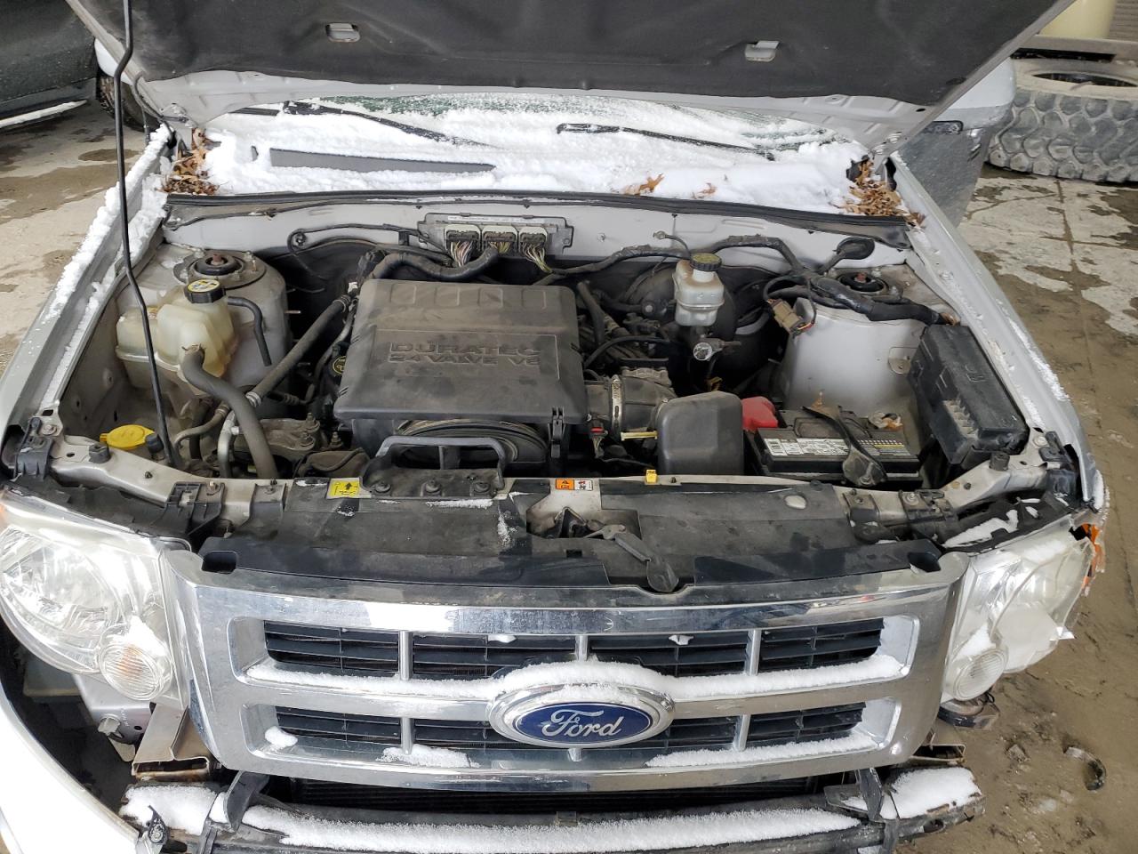 2010 Ford Escape - Image 12