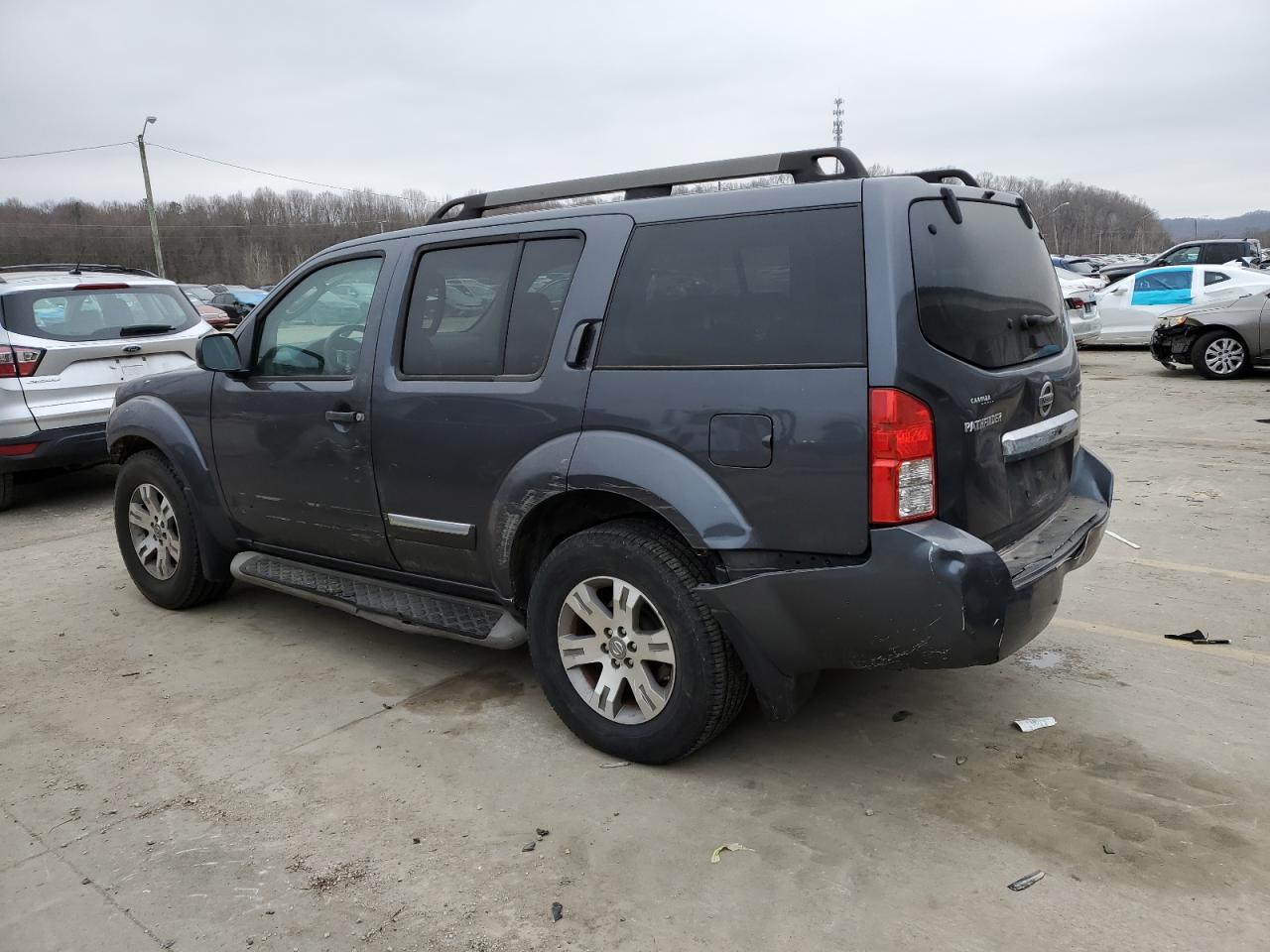 2011 Nissan Pathfinder - Image 2