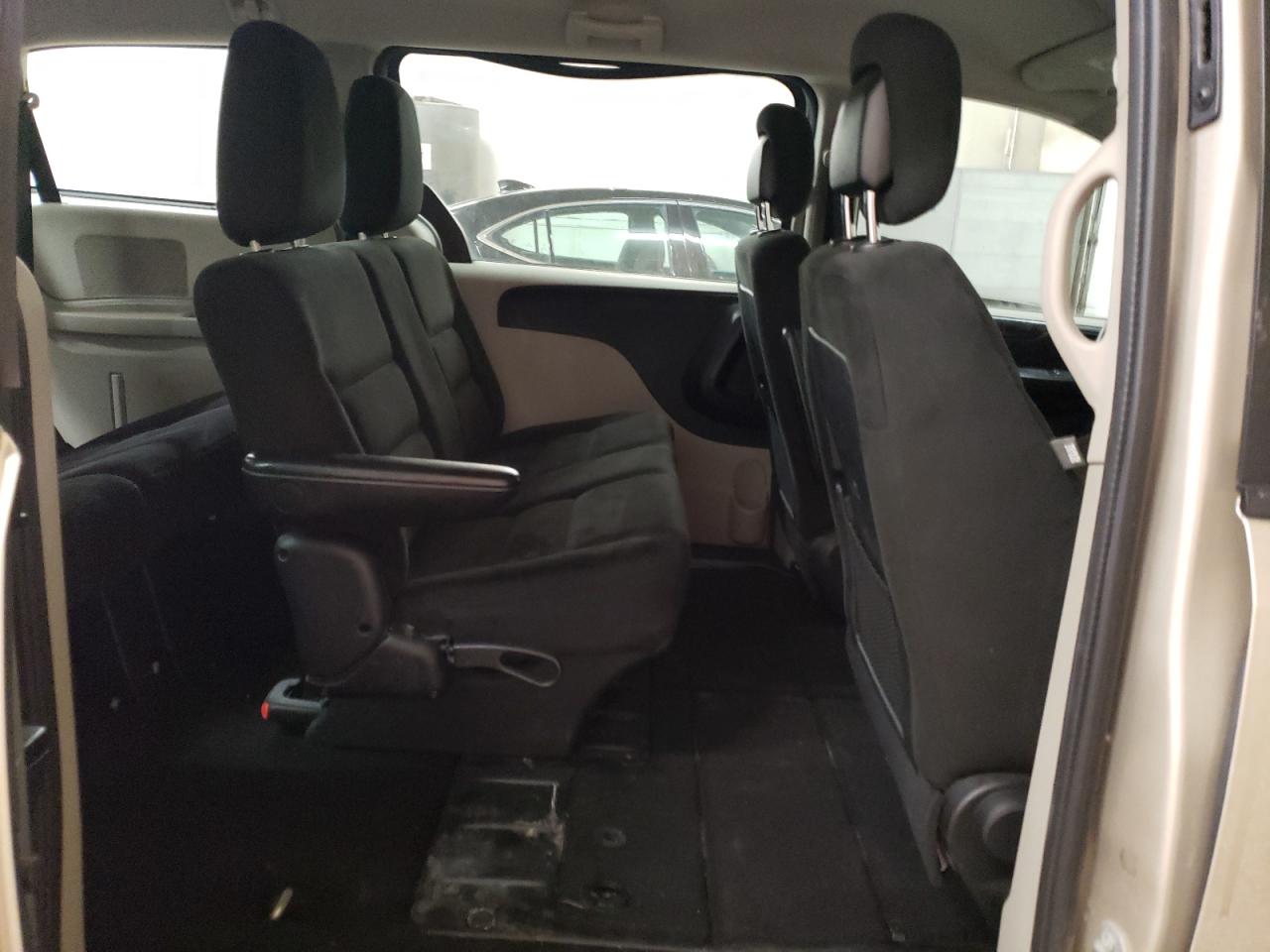 2015 Dodge Caravan - Image 11