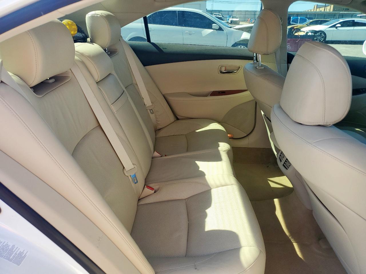2012 Lexus ES - Image 10