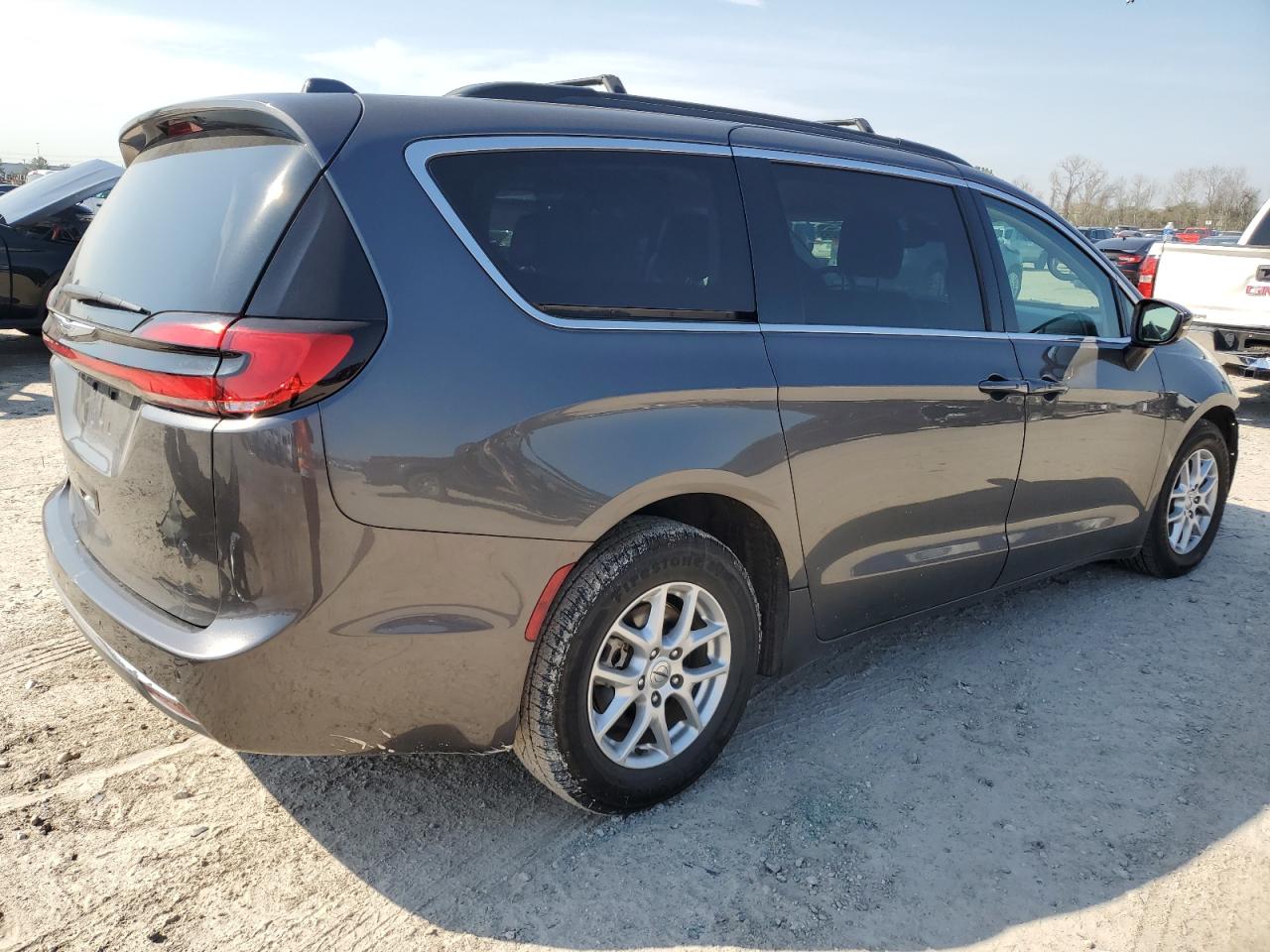 2022 Chrysler Pacifica - Image 3