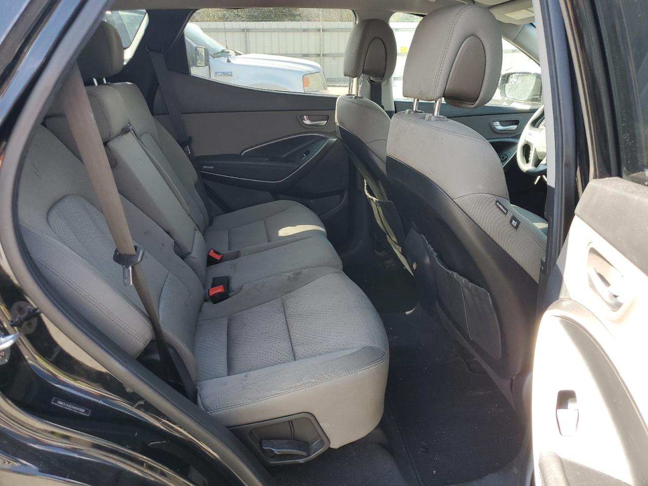 2017 Hyundai Santa Fe - Image 11