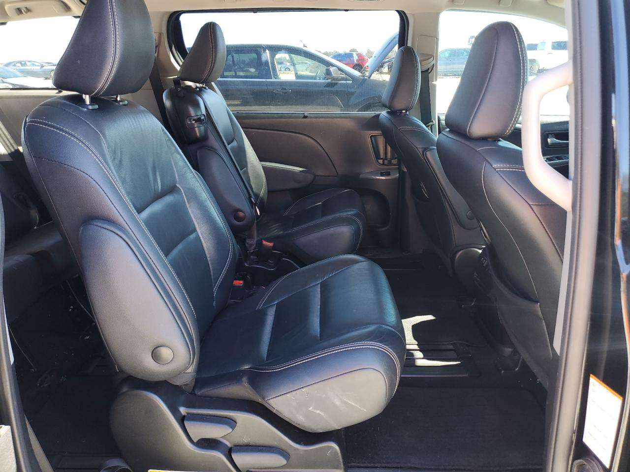 2018 Toyota Sienna - Image 11