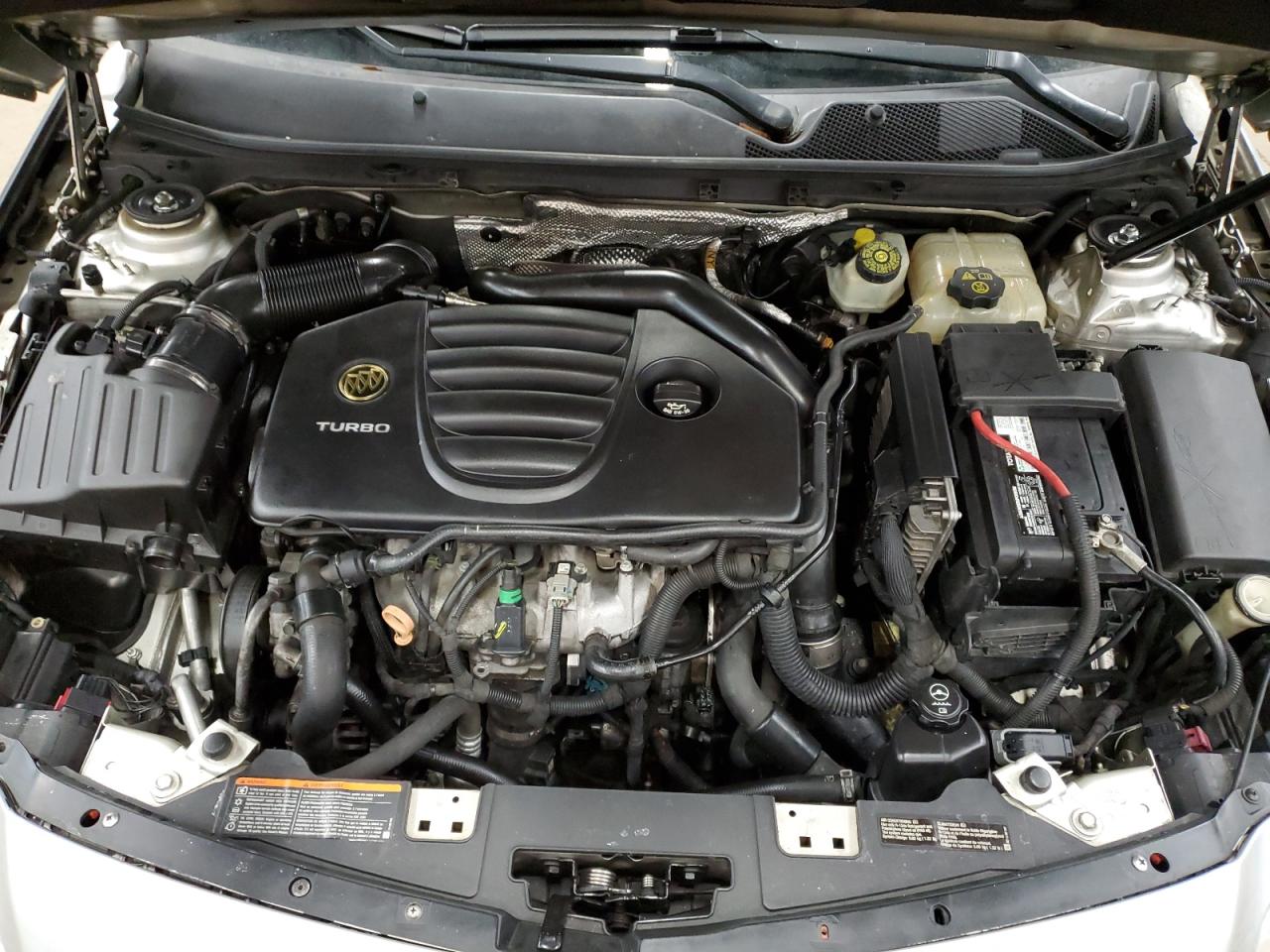 2011 Buick Regal - Image 11