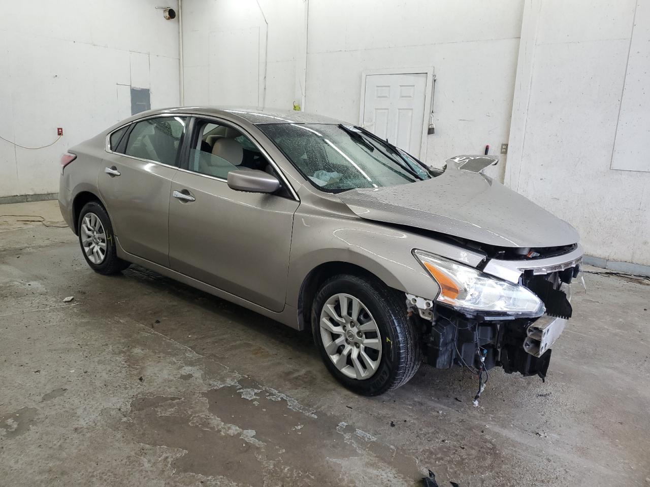 2015 Nissan Altima - Image 4