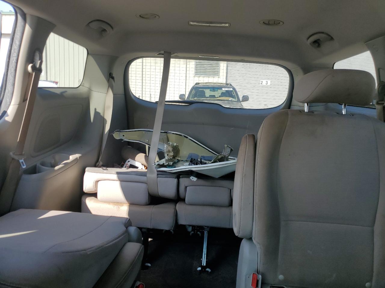 2015 Kia Sedona - Image 10