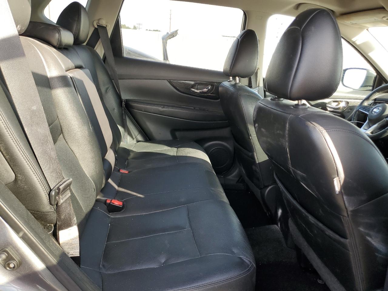 2017 Nissan Rogue - Image 11