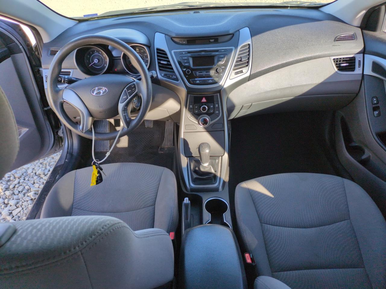 2016 Hyundai Elantra - Image 8