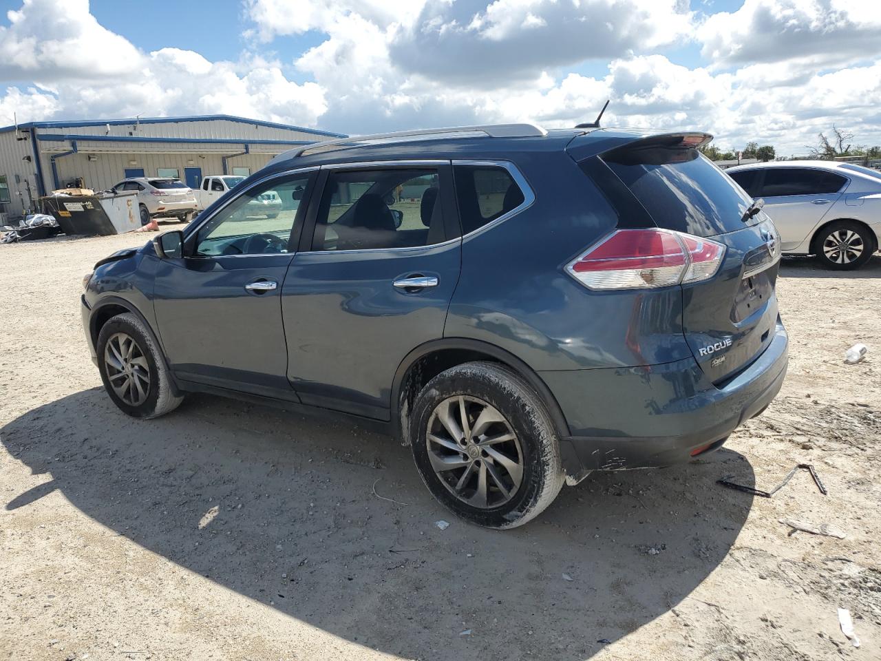 2014 Nissan Rogue - Image 2