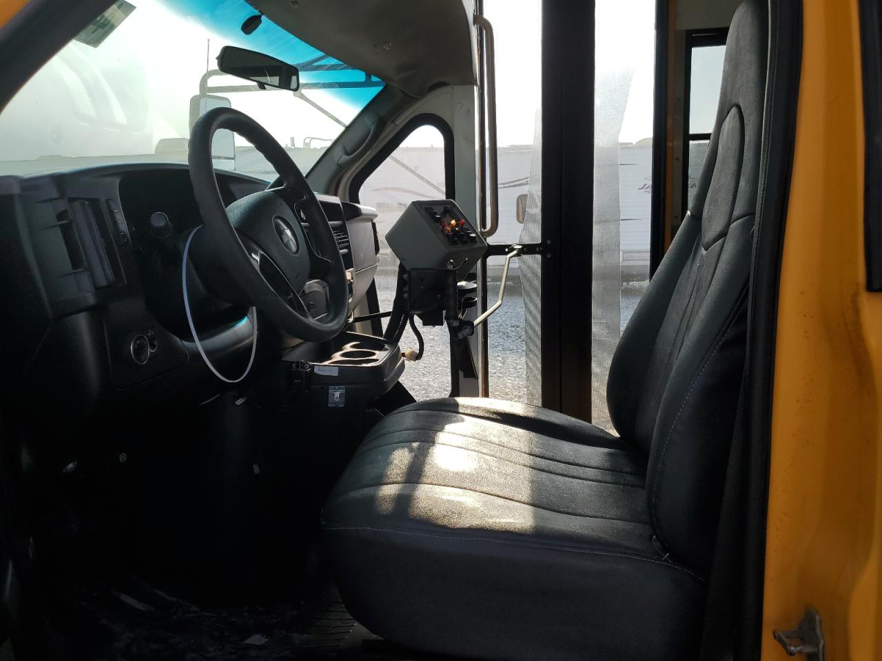 2008 Chevrolet Express - Image 5