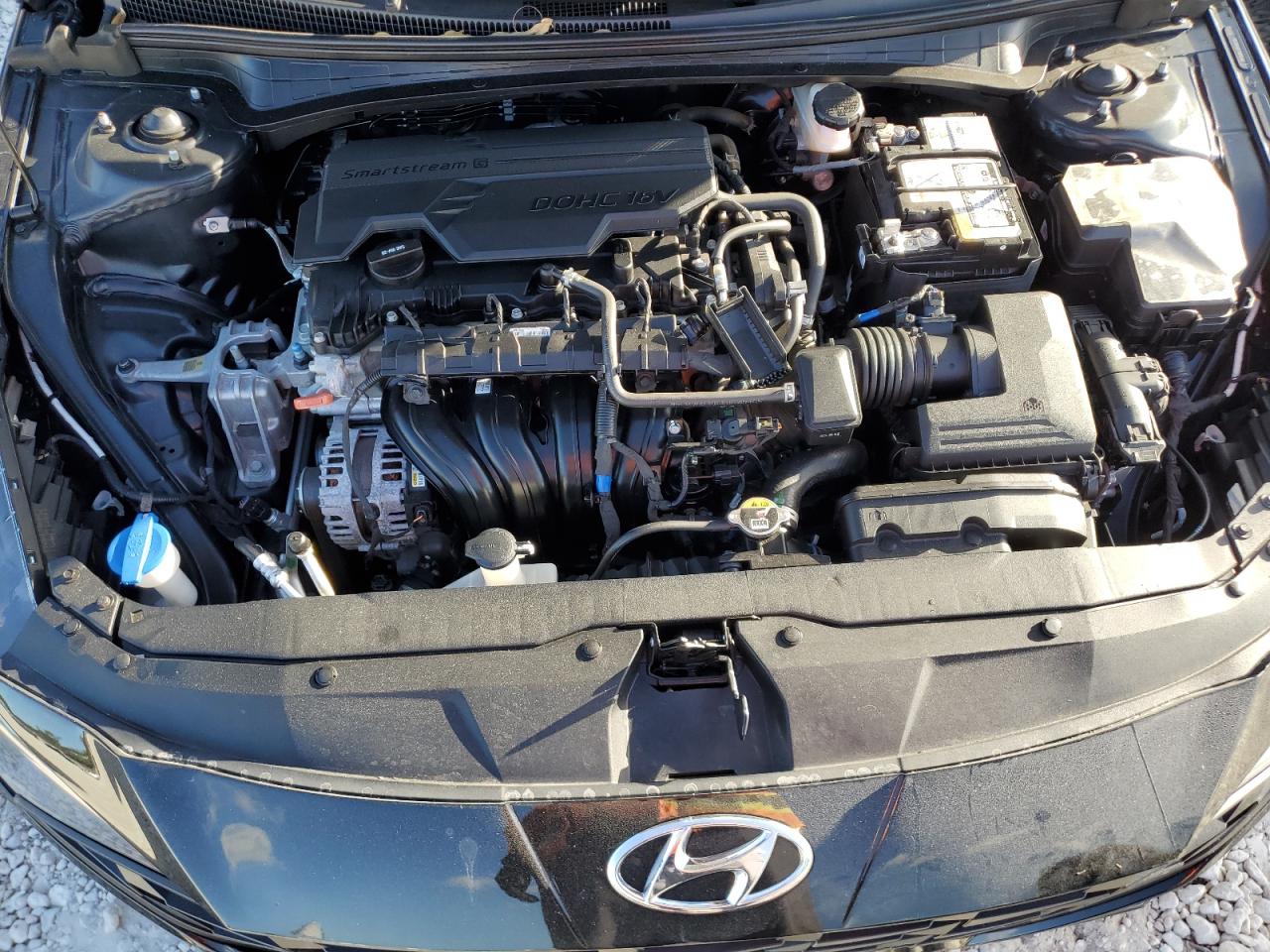 2022 Hyundai Elantra - Image 11