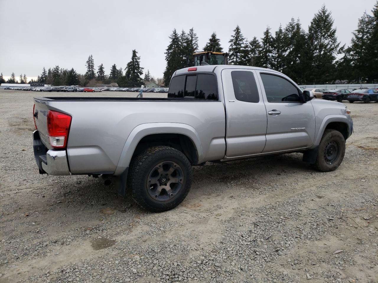 2016 Toyota Tacoma - Image 3