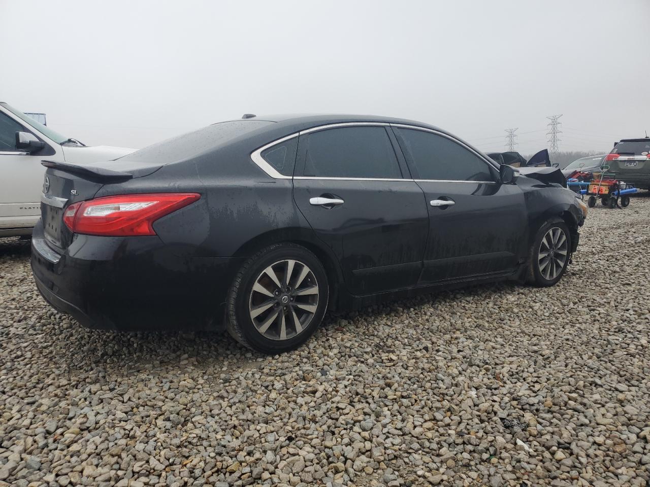 2017 Nissan Altima - Image 3