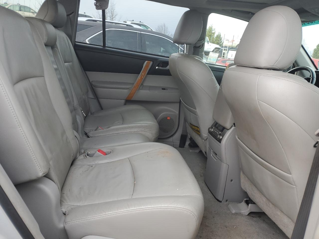2009 Toyota Highlander - Image 11