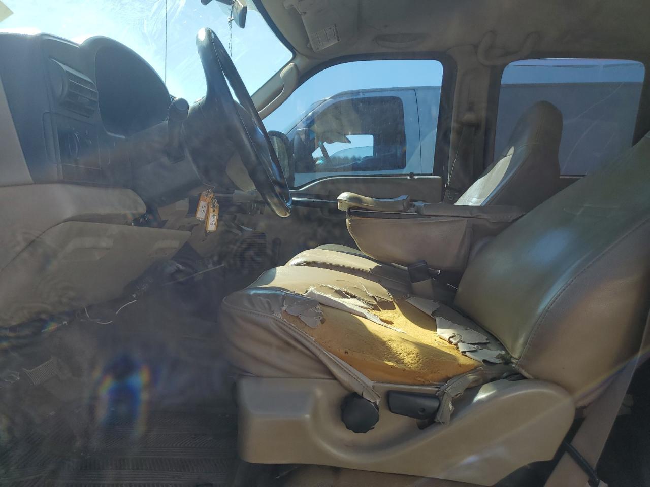2005 Ford F350 - Image 7