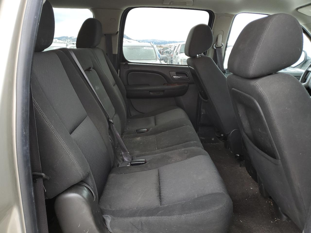 2014 Chevrolet Suburban - Image 11