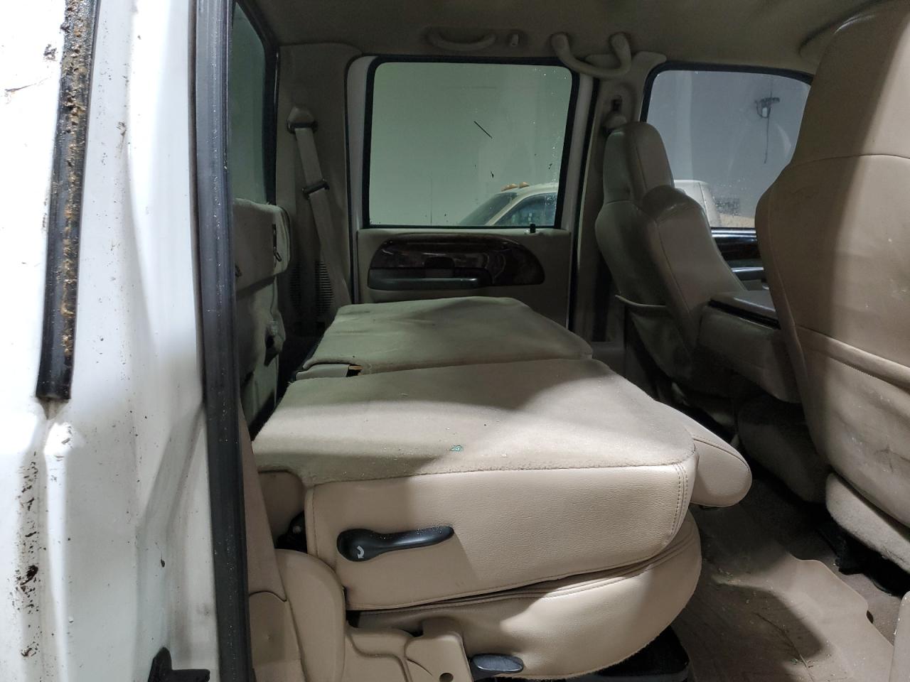 2004 Ford F350 - Image 10