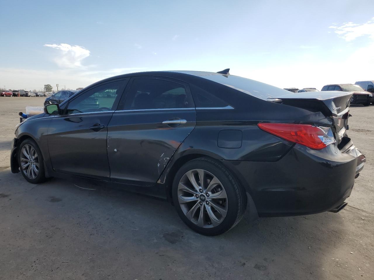 2012 Hyundai Sonata - Image 2