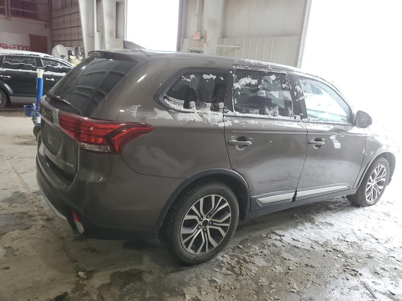 2018 Mitsubishi Outlander - Image 3