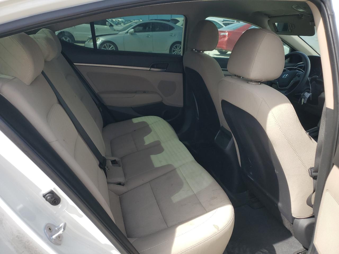 2017 Hyundai Elantra - Image 10