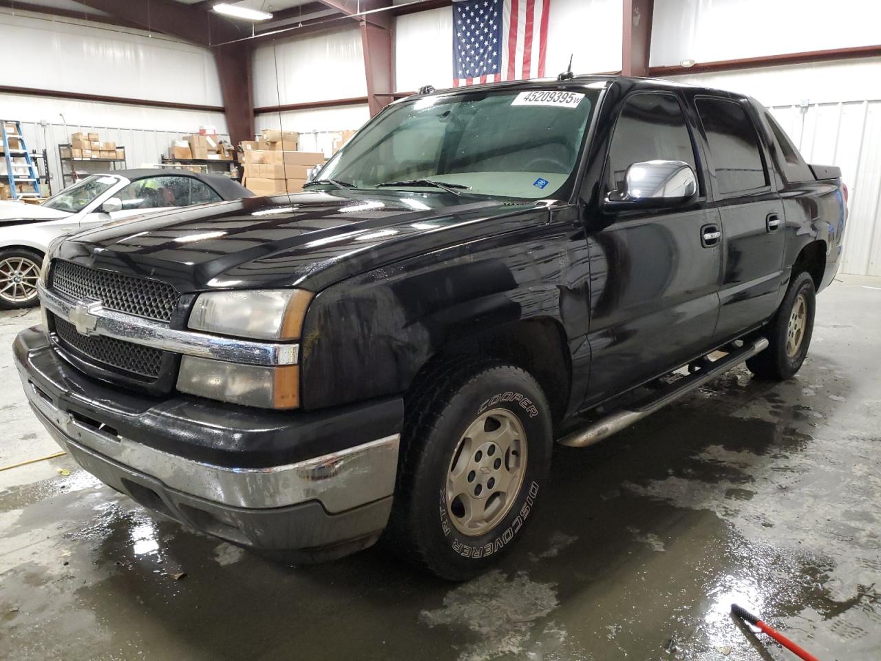 2005 Chevrolet Avalanche - Image 1