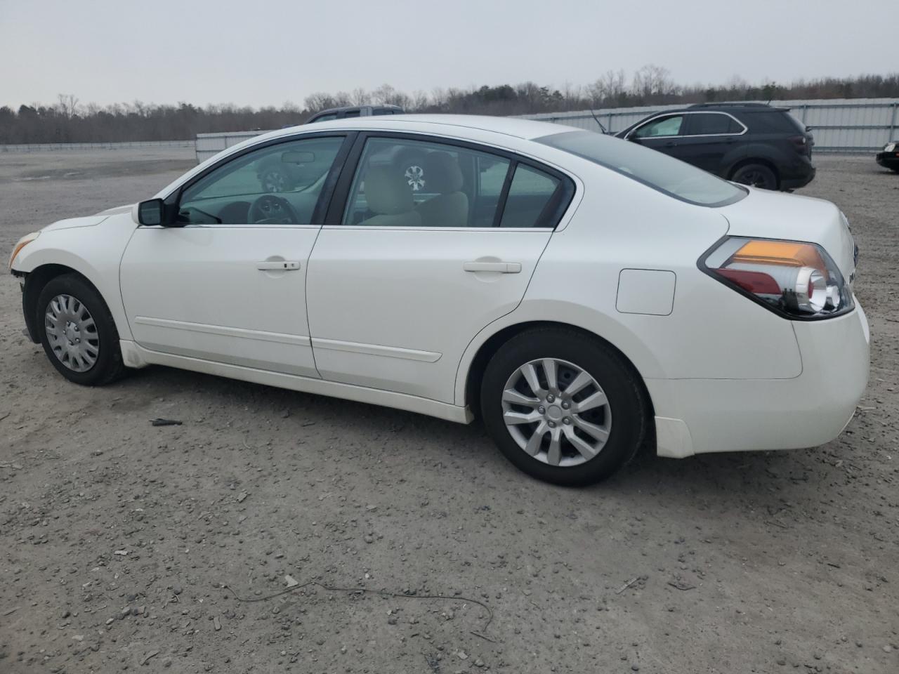 2011 Nissan Altima - Image 2