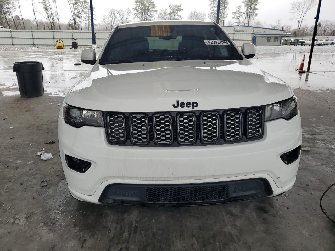 2020 Jeep Grand Cherokee - Image 5