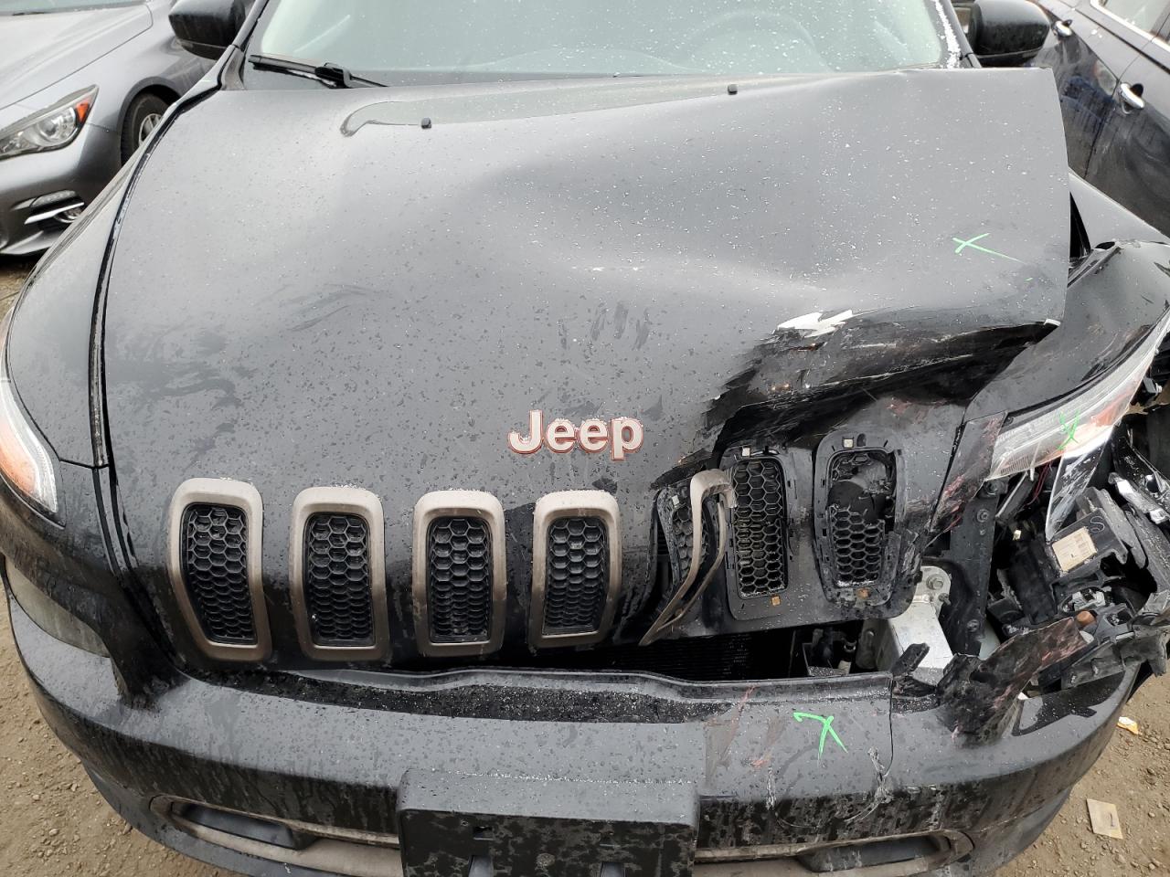 2017 Jeep Grand Cherokee - Image 12