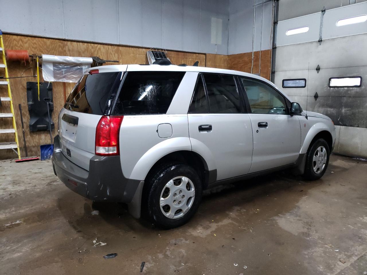 2004 Saturn VUE - Image 3