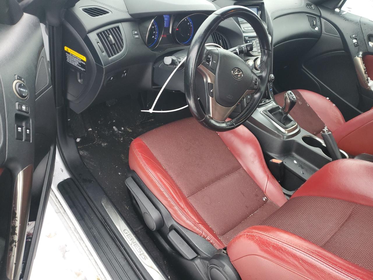 2013 Hyundai Genesis - Image 8