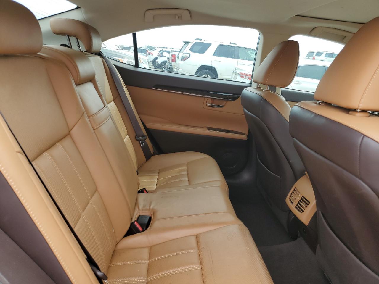 2016 Lexus ES - Image 10