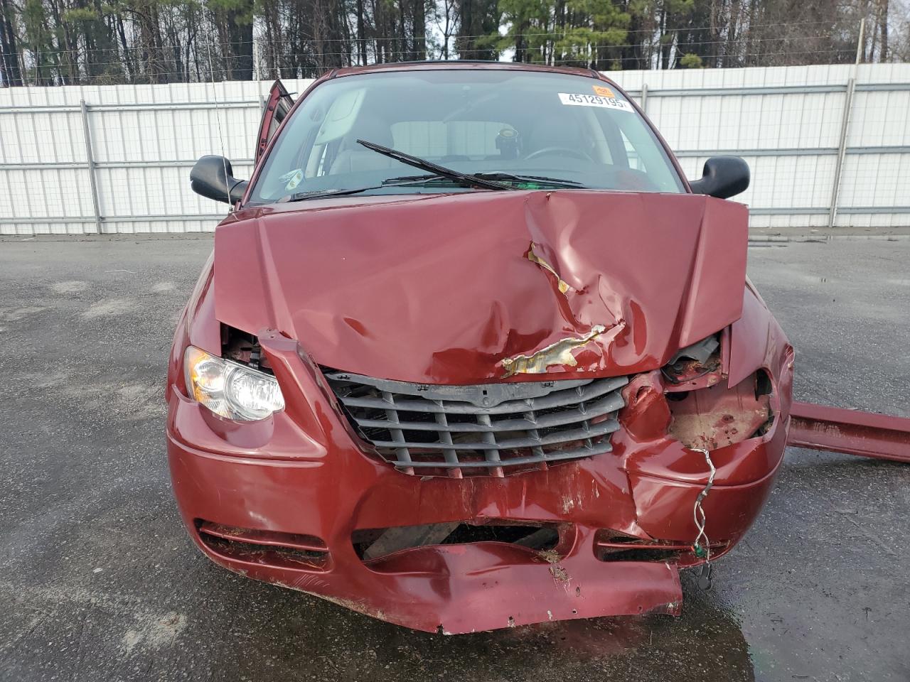 2007 Chrysler Town & Country - Image 5