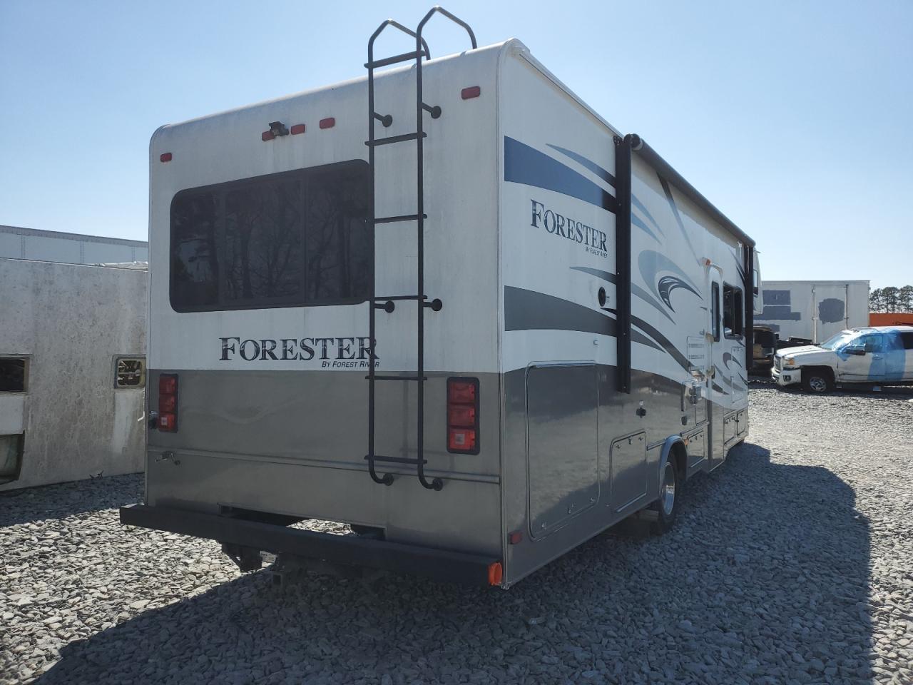 2015 Ford Econoline - Image 4