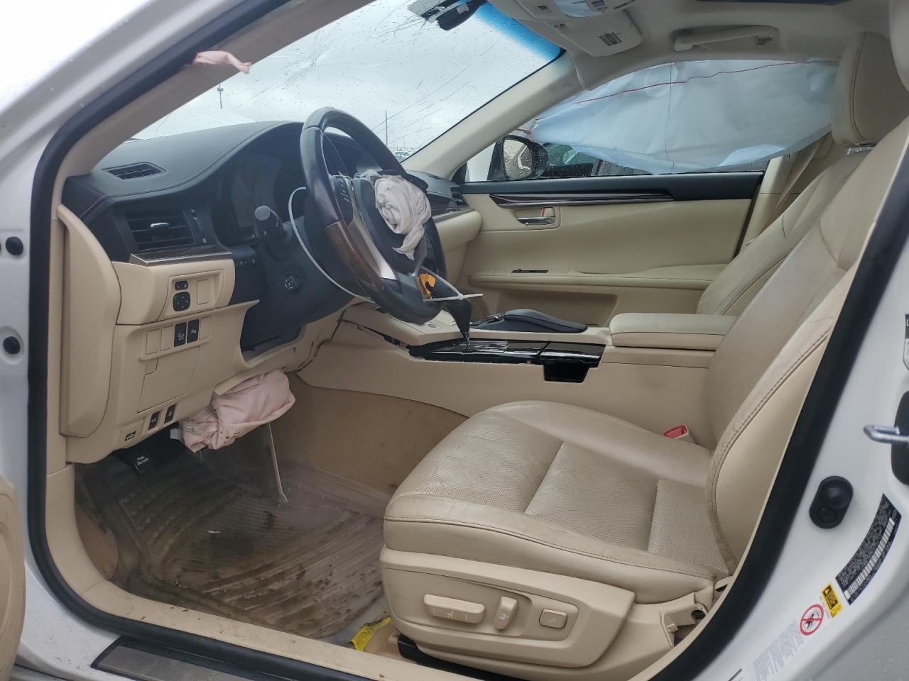2015 Lexus ES - Image 7