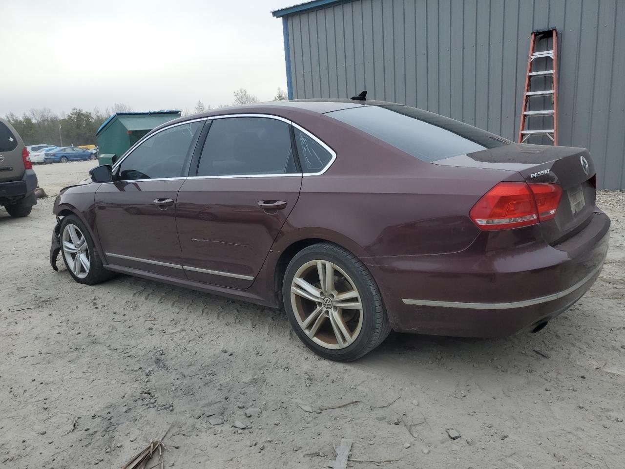 2014 Volkswagen Passat - Image 2