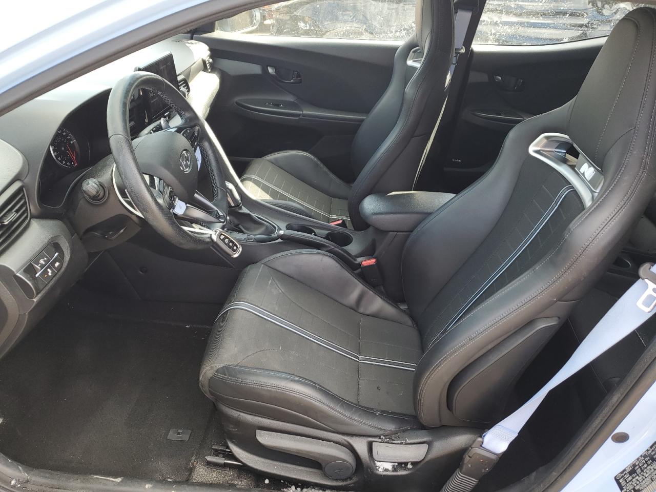 2022 Hyundai Veloster - Image 7