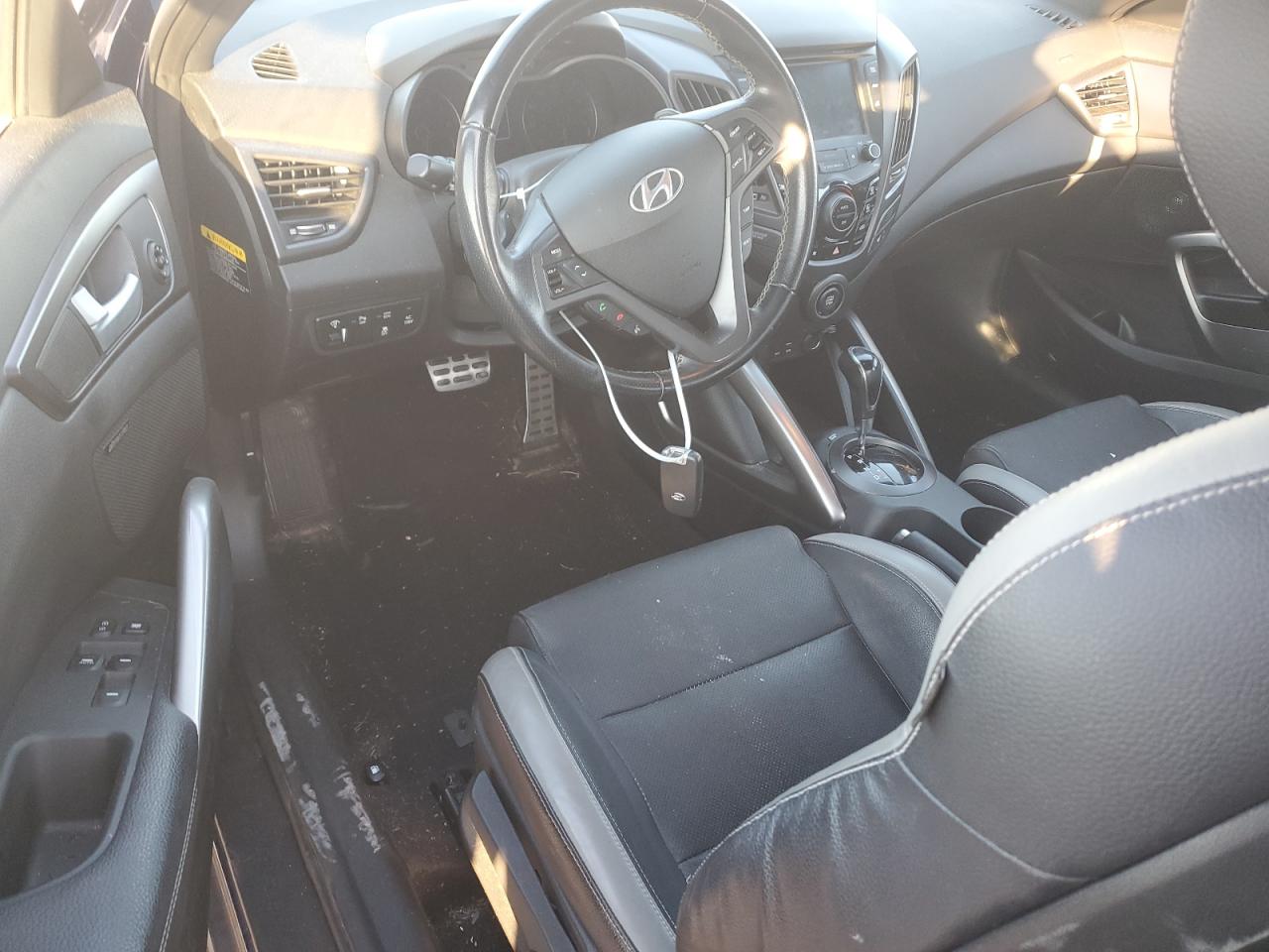 2016 Hyundai Veloster - Image 8