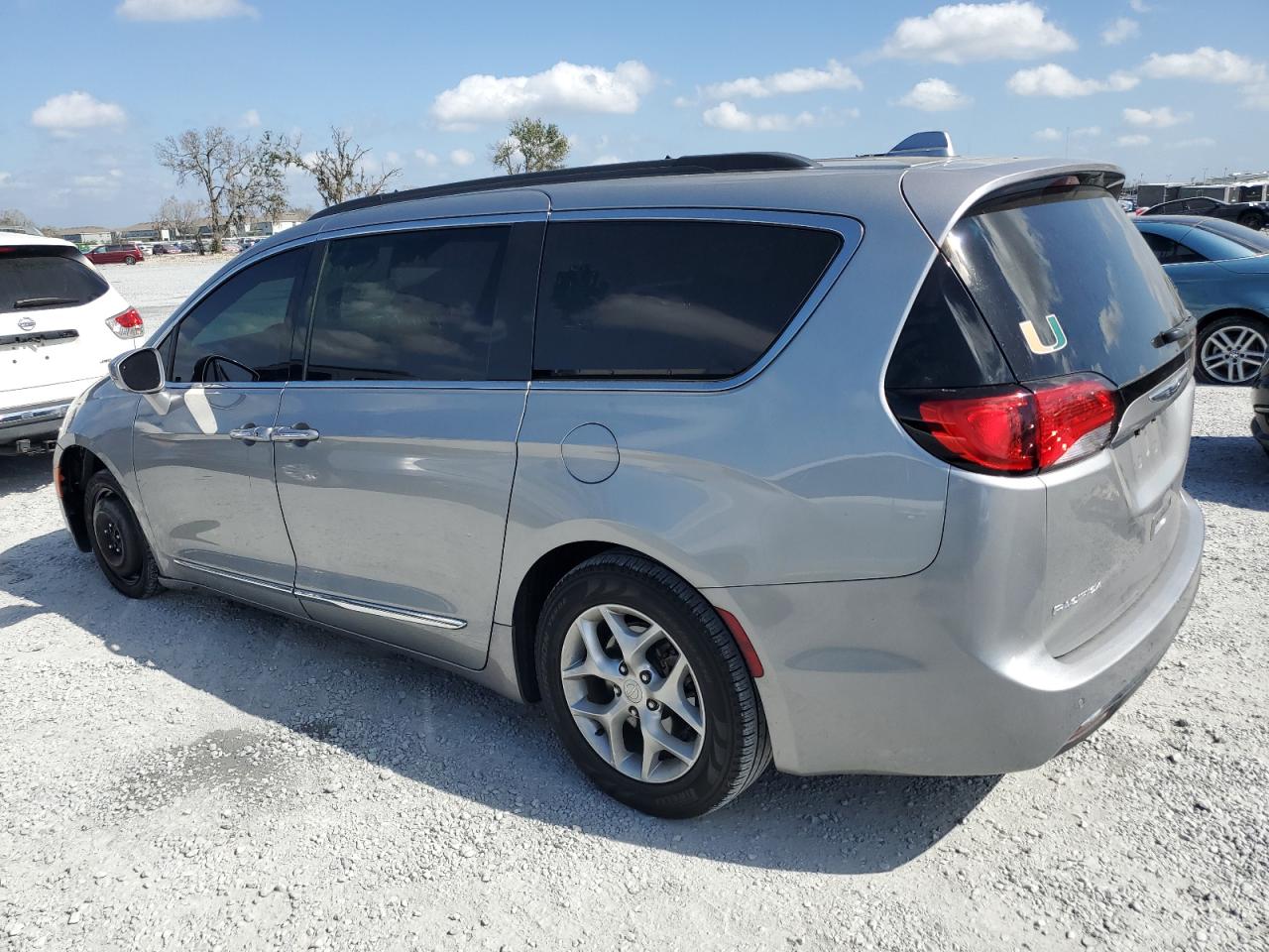 2017 Chrysler Pacifica - Image 2