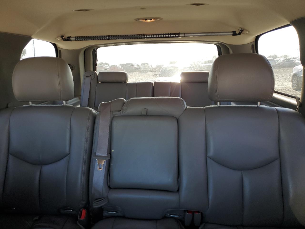 2004 Chevrolet Tahoe - Image 10