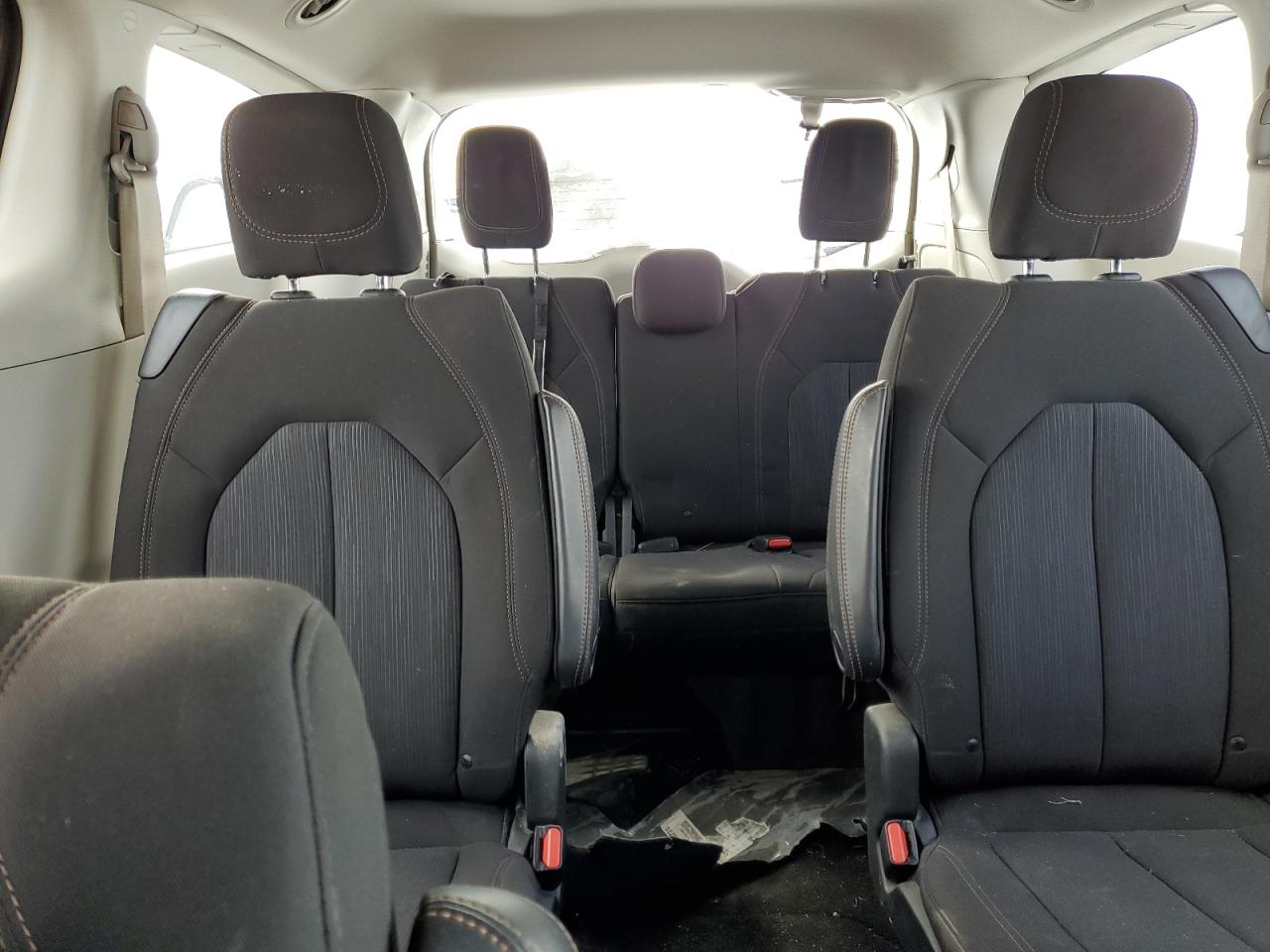 2020 Chrysler Pacifica - Image 10