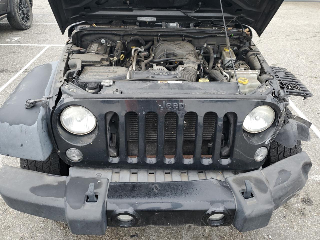 2014 Jeep Wrangler - Image 11